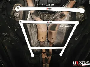 Ultra Racing Audi A6 C5 (TYP 4B) 2.4 V6 2WD 97-04 UltraRacing 2-Point Front Lower Tiebar (3196), référence LA2-3196