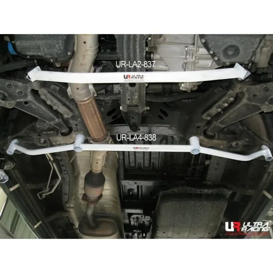 Ultra Racing Nissan Serena (C24) 2.0 2WD 99-12 UltraRacing 2-Point Front Lower Tiebar (837), référence LA2-837