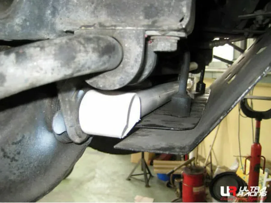 Ultra Racing Tata Telcoline (X2) 2.0 MT 88-07 UltraRacing 2-Point Front Lower Tiebar (904), référence LA2-904