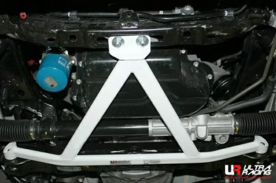 Ultra Racing Hyundai Genesis Coupe (BK) 2.0T 09-16/Rohens Coupe 2.0T 09-16 2WD UltraRacing 3-Point Front Lower Brace (1472), référence LA3-1472