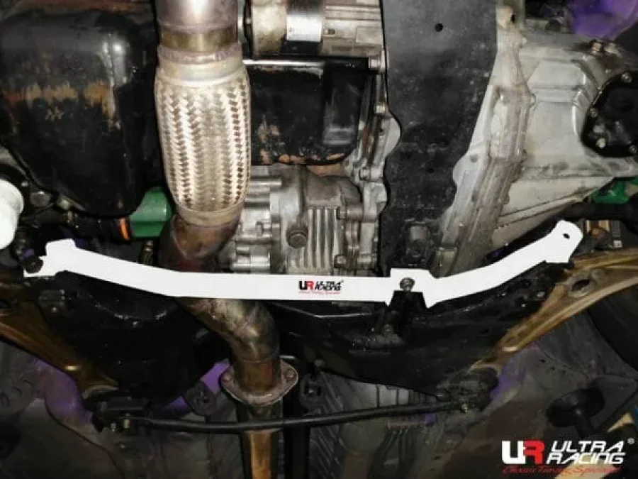 Ultra Racing Mitsubishi EVO 7/8/9 (CT9A) 2.0T 4WD 01-03 UltraRacing 3-Point Front Lower Brace (3184), référence LA3-3184