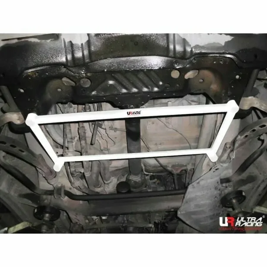 Ultra Racing Toyota Estima (XR10) 2.4 2WD 90-99 UltraRacing 4-Point Front Lower Brace (2039), référence LA4-2039