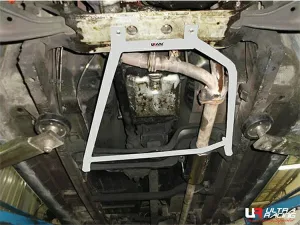Ultra Racing Suzuki Vitara (ET) 2.0-H20A V6 4WD 88-98 UltraRacing 4-Point Front Lower Brace (2772), référence LA4-2772