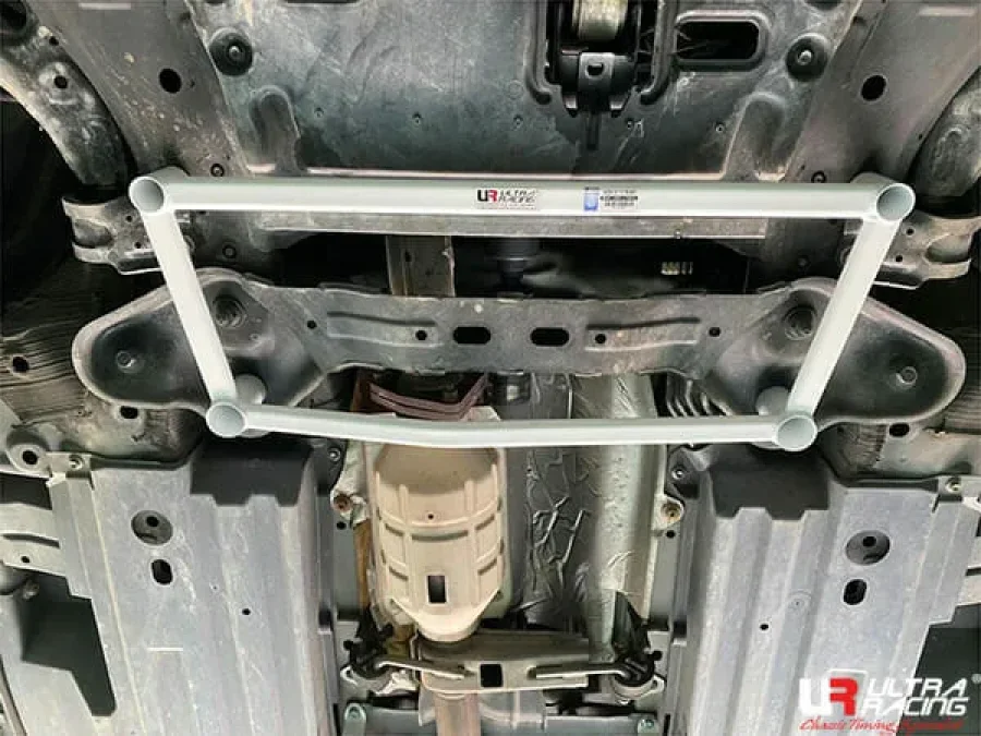 Ultra Racing Mazda CX-7 2.3 4WD 06-12 UltraRacing 4-Point Front Lower Brace (2850), référence LA4-2850