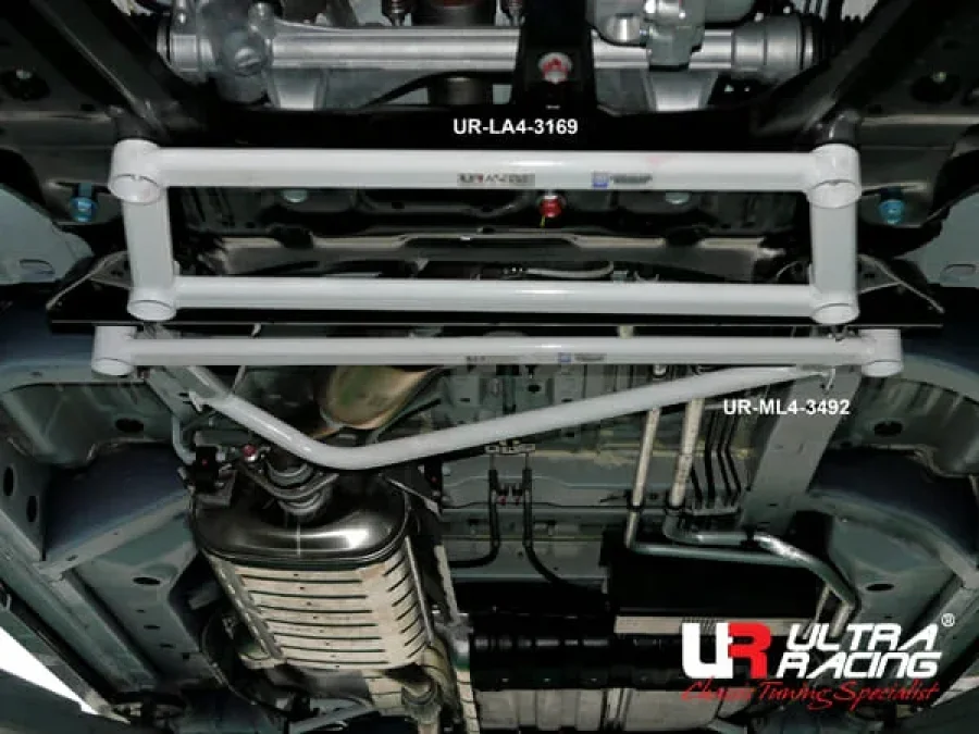 Ultra Racing Nissan Serena (C26/C27) 2.0 2WD 10+ UltraRacing 4-Point Front Lower Brace (3169), référence LA4-3169