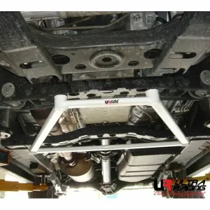 Ultra Racing Toyota C-HR (AX-10) 1.2T/1.8 18+/Prius 1.8 16+ 2WD/4WD UltraRacing 4-Point Front Lower Brace (383), référence LA4-383