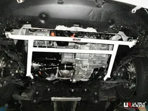 Ultra Racing Toyota C-HR (AX-10) 1.2T/1.8 18+/Prius 1.8 16+ 2WD/4WD UltraRacing 4-Point Front Lower Brace (3839), référence LA4-3839