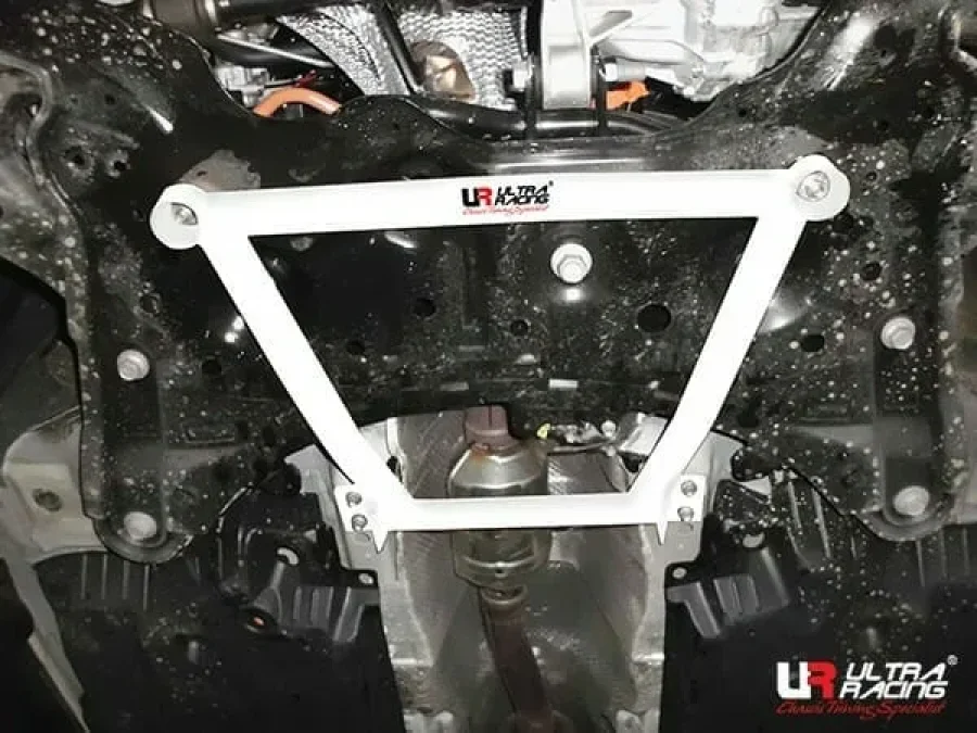 Ultra Racing Toyota C-HR (AX-10) 1.2T/1.8 18+/Prius 1.8 16+ 2WD/4WD UltraRacing 4-Point Front Lower Brace (3840), référence LA4-3840