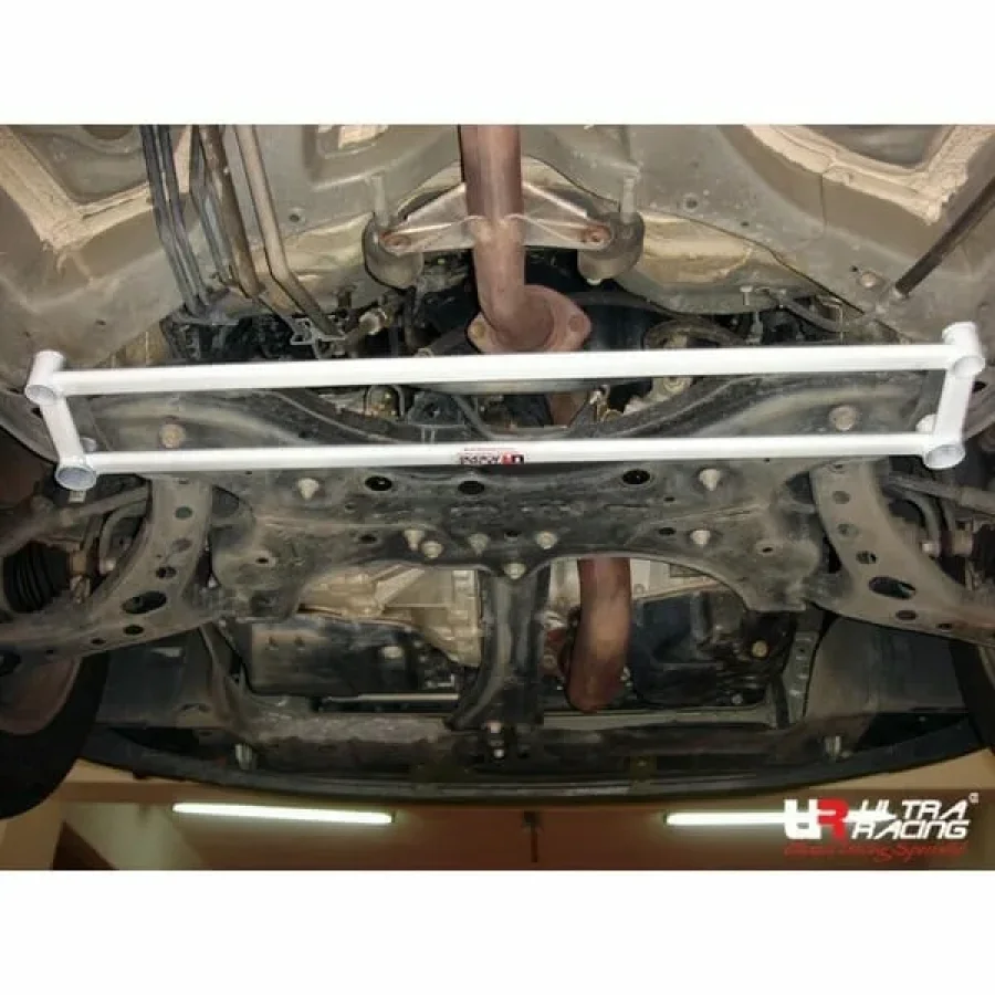 Ultra Racing Toyota Ipsum (XM20) 2.4 2WD 01-09 UltraRacing 4-Point Front Lower Brace (385), référence LA4-385