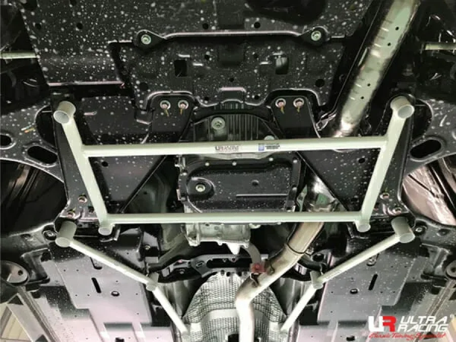 Ultra Racing Subaru XV (GT) 2.0 4WD NA 18+ UltraRacing 4-Point Front Lower Brace (3913), référence LA4-3913