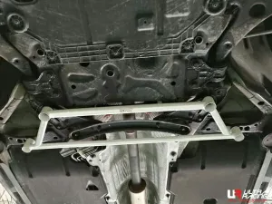 Ultra Racing Volvo V40 T4 1.6 12-16/T5 2.0 16-19 2WD/4WD UltraRacing 4-Point Front Lower Brace (3954), référence LA4-3954