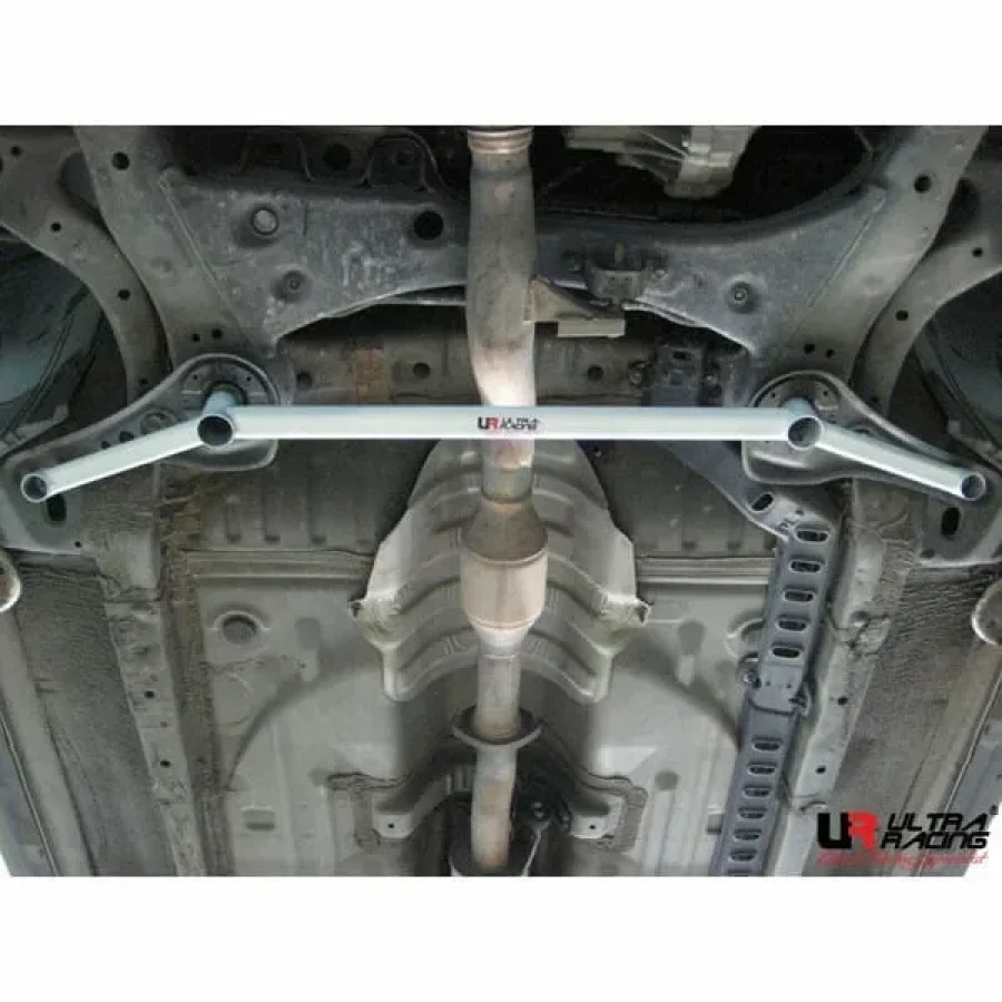 Ultra Racing Toyota Camry (XV30/ACV36R) 2.2 2WD 02-04 UltraRacing 4-Point Front Lower Brace (613), référence LA4-613