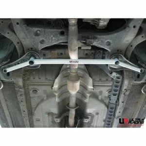Ultra Racing Toyota Camry (XV30/ACV36R) 2.2 2WD 02-04 UltraRacing 4-Point Front Lower Brace (613), référence LA4-613
