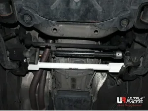 Ultra Racing Ssangyong Chairman CM 2.8/3.6 2WD 97-04 UltraRacing 2-Point Front Lower Tiebar (2268), référence URKR-LA2-2268