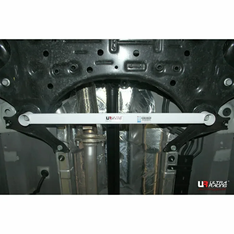 Ultra Racing Hyundai Tucson (TL) 1.7D/2.0D 16-21/Kia Sportage 1.7D 17-22 2WD/4WD UltraRacing 2-Point Front Lower Tiebar (3236), référence URKR-LA2-3236