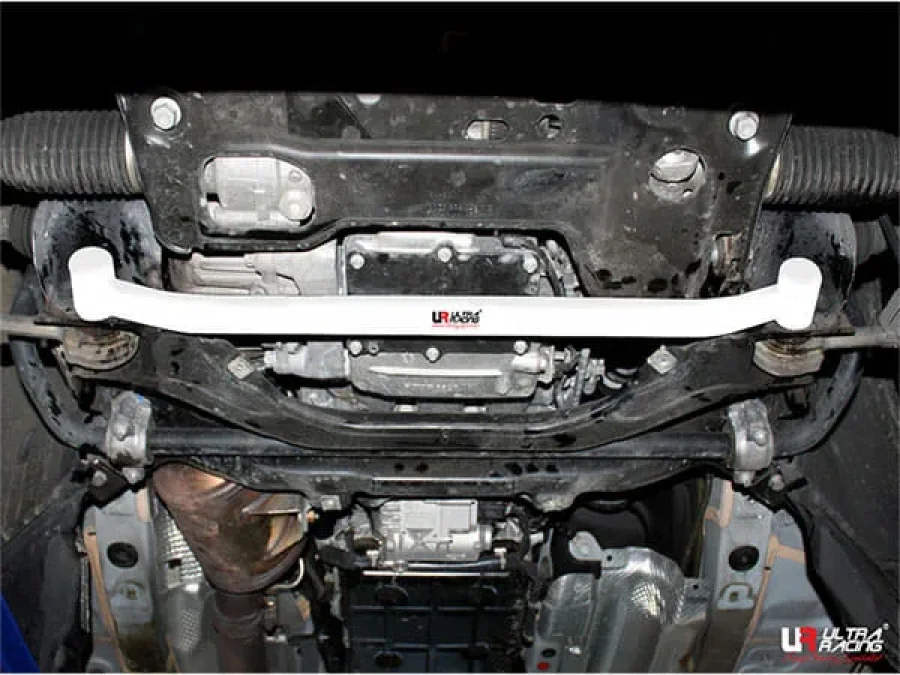 Ultra Racing Mercedes W212 E250D/E300 2.5D/3.0 4WD FL 13-16 UltraRacing 2-Point Front Lower Tiebar (3623), référence URKR-LA2-3623