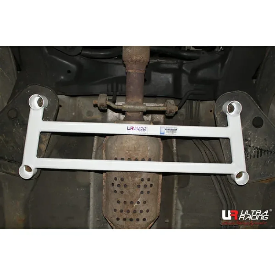 Ultra Racing Hyundai Grandeur (XG) 3.0 2WD 98-05 UltraRacing 4-Point Front Lower Brace (2696), référence URKR-LA4-2696