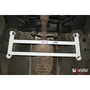 Ultra Racing Hyundai Grandeur (XG) 3.0 2WD 98-05 UltraRacing 4-Point Front Lower Brace (2696), référence URKR-LA4-2696
