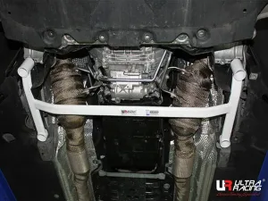 Ultra Racing Mercedes W222 S400H 3.5 Hybrid 13+/S500 5.0 13-20 2WD UltraRacing 4-Point Front Lower Brace (2706), référence URKR-LA4-2706