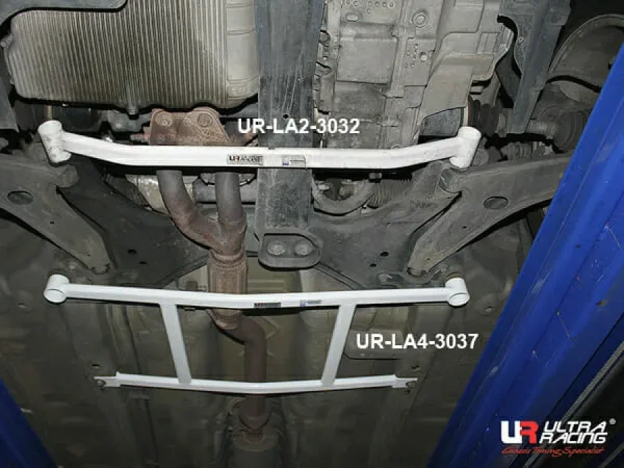 Ultra Racing Daewoo Tosca LPI 2.0 2WD 06-11 UltraRacing 4-Point Front Lower Brace (3037), référence URKR-LA4-3037