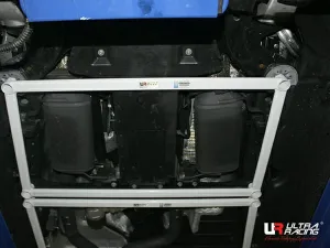 Ultra Racing Audi Q7 (TYP 4L) 4.2 TDI 4WD 06-15 UltraRacing 4-Point Front Lower Brace (3306), référence URKR-LA4-3306