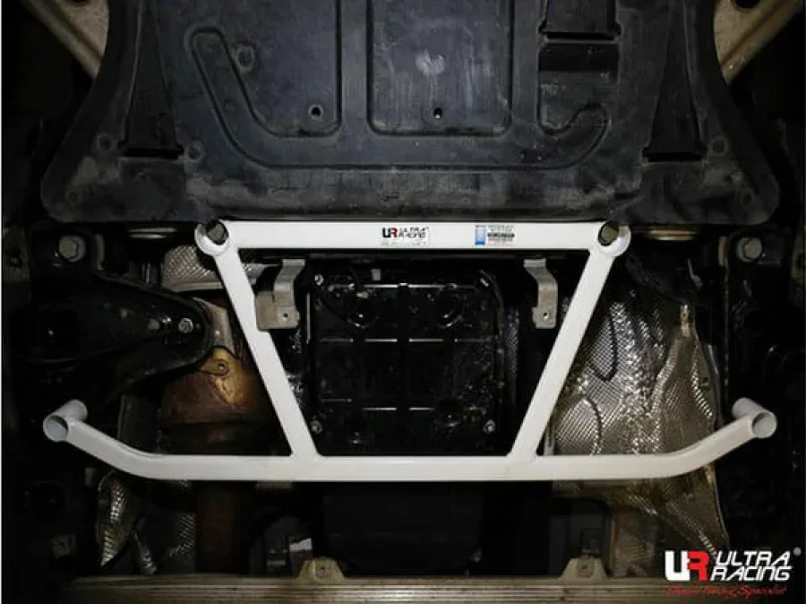 Ultra Racing Mercedes C292/W166 GLE 350 3.0D 4WD 15+ UltraRacing 4-Point Front Lower Brace (3664), référence URKR-LA4-3664