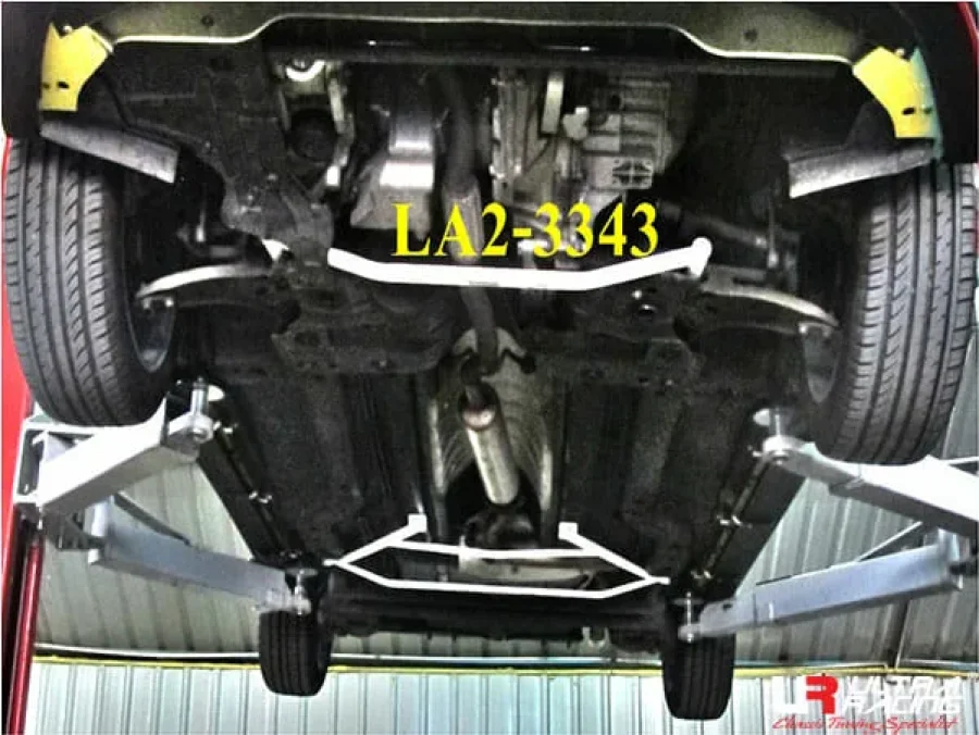 Ultra Racing MG 3 1.3 2WD Thailand Assembly 11+ UltraRacing 2-Point Front Lower Tiebar (3343), référence URTH-LA2-3343