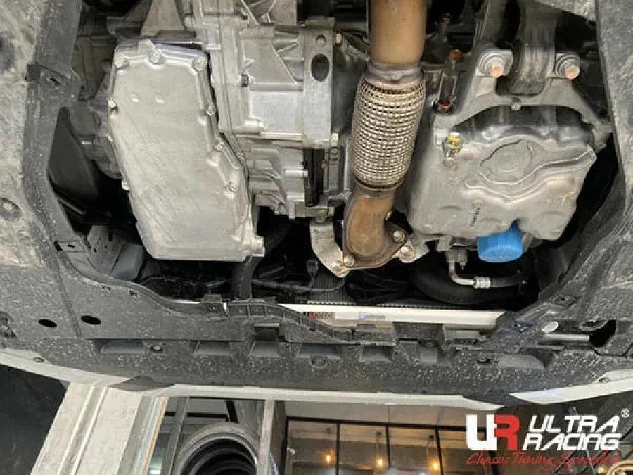 Ultra Racing Honda Accord (CV1) 1.5T/2.0 18+/Civic 1.5T 21+ 2WD UltraRacing 2-Point Front Lower Tiebar (4056), référence URTH-LA2-4056
