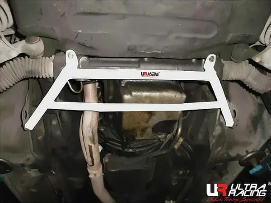 Ultra Racing Jaguar XJ6 (XJ40) 4.0 2WD 86-94 UltraRacing 4-Point Front Lower Brace (2815), référence URTH-LA4-2815