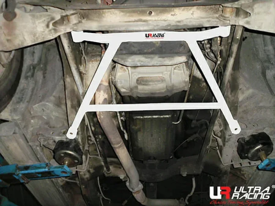 Ultra Racing Isuzu Cameo (UCS55) 2.3 2WD 93-02 UltraRacing 4-Point Front Lower Brace (2817), référence URTH-LA4-2817