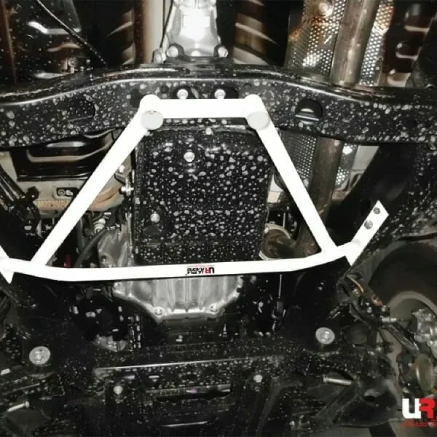 Ultra Racing Toyota Hilux Revo (AN120) 2.8D 2WD 15+ UltraRacing 4-Point Front Lower Brace (3367), référence URTH-LA4-3367