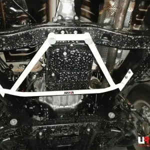 Ultra Racing Toyota Hilux Revo (AN120) 2.8D 2WD 15+ UltraRacing 4-Point Front Lower Brace (3367), référence URTH-LA4-3367