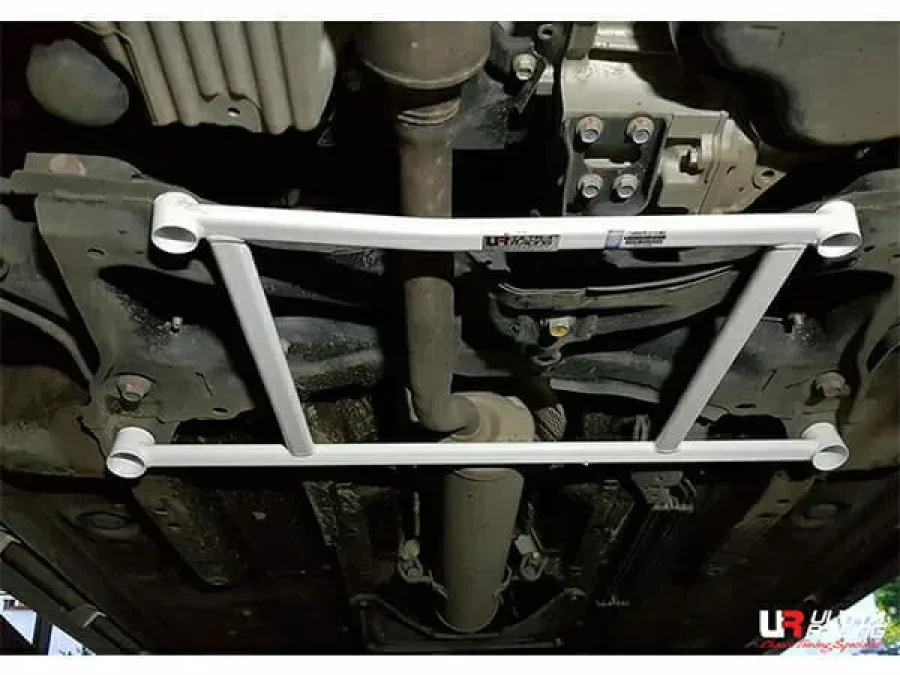 Ultra Racing Toyota Yaris Ativ (XP150) 1.5 2WD Thailand Imported 17+ UltraRacing 4-Point Front Lower Brace (3825), référence URTH-LA4-3825