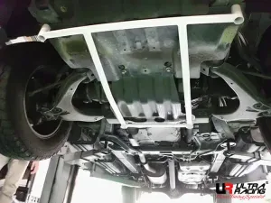 Ultra Racing Chevrolet Colorado (RG) 2.8D 4WD 11+ UltraRacing 4-Point Front Lower Brace (3831), référence URTH-LA4-3831
