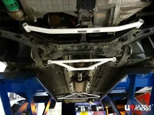 Ultra Racing Luxgen S5 1.8T 2WD MT 04-08 UltraRacing 2-Point Front Lower Tiebar (2900), référence URTW-LA2-2900