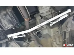 Ultra Racing Suzuki Solio 1.3 2WD 03-08 UltraRacing 2-Point Front Lower Tiebar (2915), référence URTW-LA2-2915