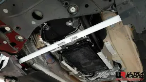 Ultra Racing BMW G02 (X4) 3.0T 4WD 18+ UltraRacing 2-Point Front Lower Tiebar (4001), référence URTW-LA2-4001