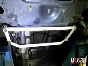 Ultra Racing Luxgen M7 2.2T 09-21/U6 2.0T 13+/U7 2.2T 10-20 2WD UltraRacing 4-Point Front Lower Brace (2874), référence URTW-LA4-2874