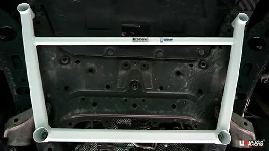 Ultra Racing BMW 2 218 F44 /216 F45 /220 F46 /X1 F48 2.0T /Mini Clubman F54 /Countryman F60 UltraRacing 4P Front Lower Brace (3857), référence URTW-LA4-3857