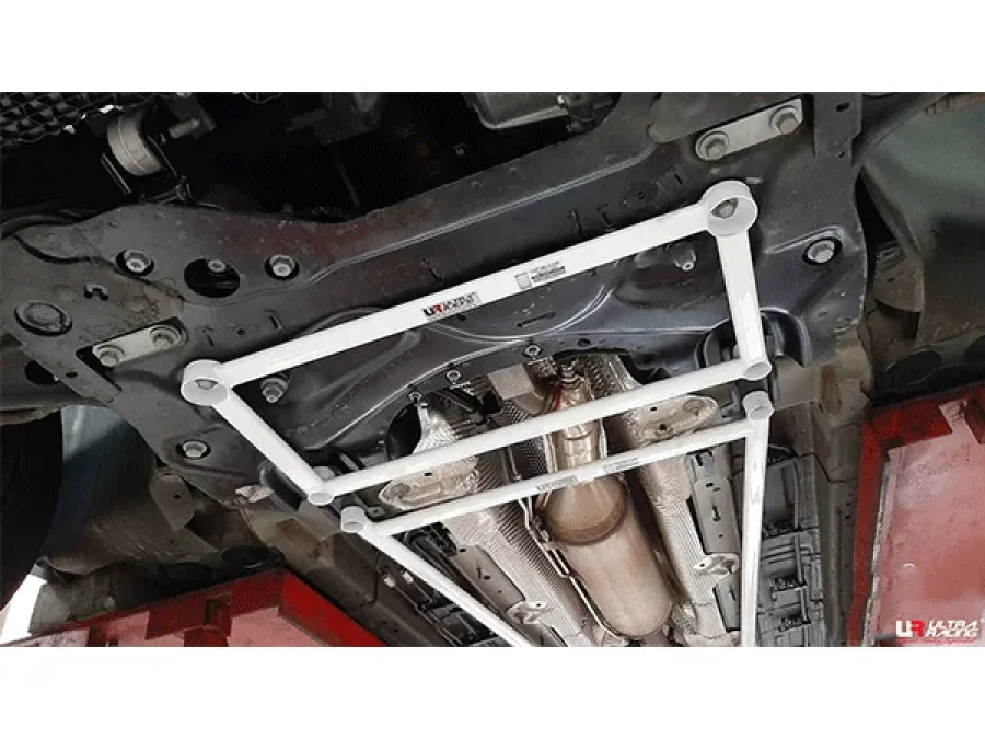 Ultra Racing Peugeot 3008 (P84)1.6 16+/5008 2.0D 17+ 2WD UltraRacing 4-Point Front Lower Brace (4018), référence URTW-LA4-4018