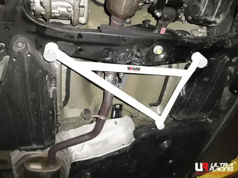 Ultra Racing Scion IQ (AJ10) 1.3 2WD 12-15 UltraRacing 3-Point Front Lower Brace (2320), référence URUS-LA3-2320