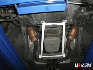 Ultra Racing Dodge Charger LD 3.6 V6 11+/Charger SR-T 6.1 06-10/Challenger 5.7 11+/Magnum 5.7 04-08 2WD UltraRacing 4P Front Lower Brace (2385), référence URUS-LA4-2385