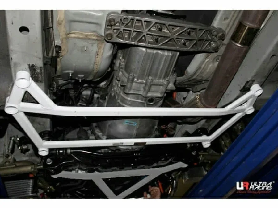 Ultra Racing Hyundai Genesis Coupe (BK) 2.0T/3.8 09-16/Rohens 2.0T 09-16 2WD UltraRacing 6-Point Front Upper Strutbar (1473), référence LA6-1473