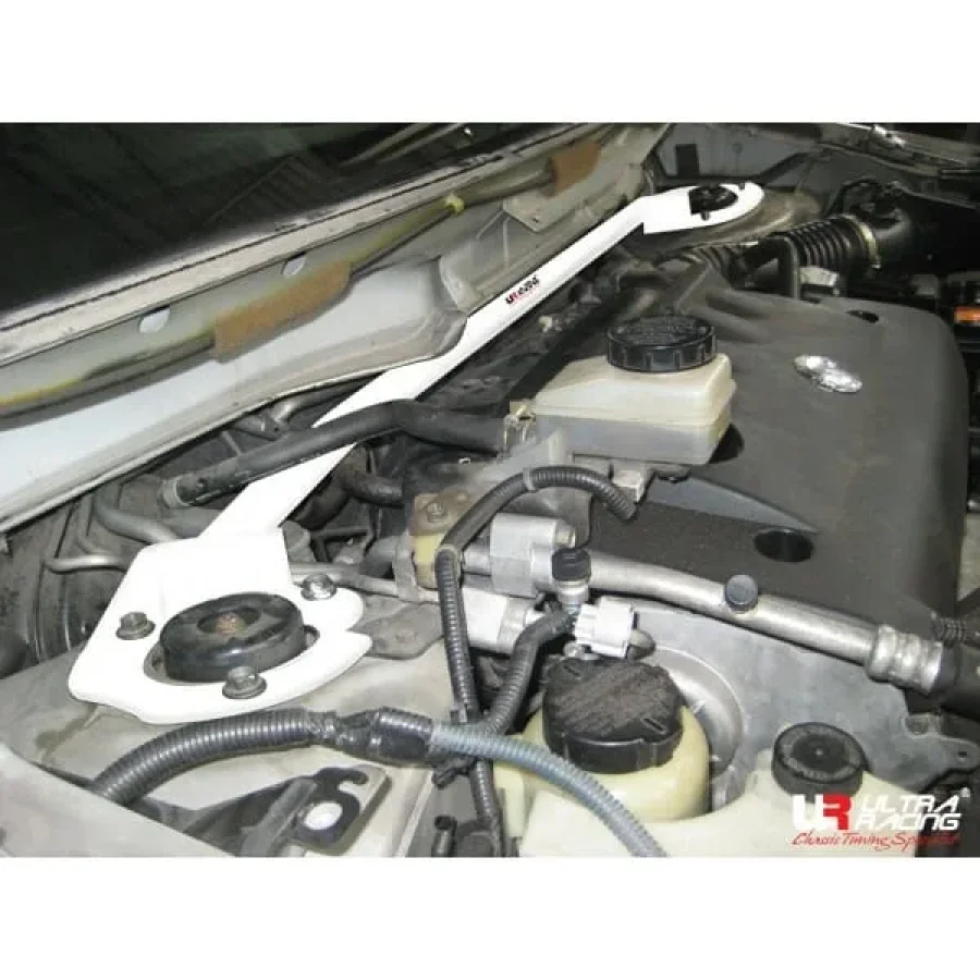 Ultra Racing Nissan Presage (U31) 2.5 2WD 03-09 UltraRacing 2-Point Front Upper Strutbar (1031), référence TW2-1031