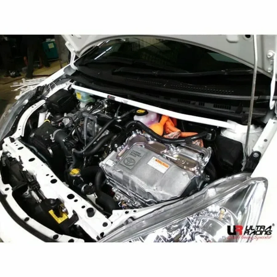 Ultra Racing Toyota Prius C (NHP10) 1.5 2WD 11-21 UltraRacing 2-Point Front Upper Strutbar (1936), référence TW2-1936