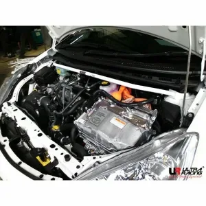 Ultra Racing Toyota Prius C (NHP10) 1.5 2WD 11-21 UltraRacing 2-Point Front Upper Strutbar (1936), référence TW2-1936