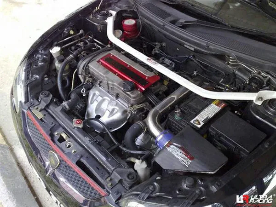 Ultra Racing Infiniti G35 (V35) 3.5 V6 03-06/Nissan Skyline 2.5 02-07 2WD UltraRacing 2-Point Front Upper Strutbar (195), référence TW2-195