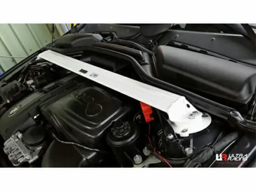 Ultra Racing BMW 5 E60 (535i) 3.5TT 2WD 07-10 UltraRacing 2-Point Front Upper Strutbar (3002), référence TW2-3002