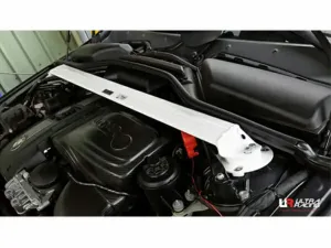 Ultra Racing BMW 5 E60 (535i) 3.5TT 2WD 07-10 UltraRacing 2-Point Front Upper Strutbar (3002), référence TW2-3002