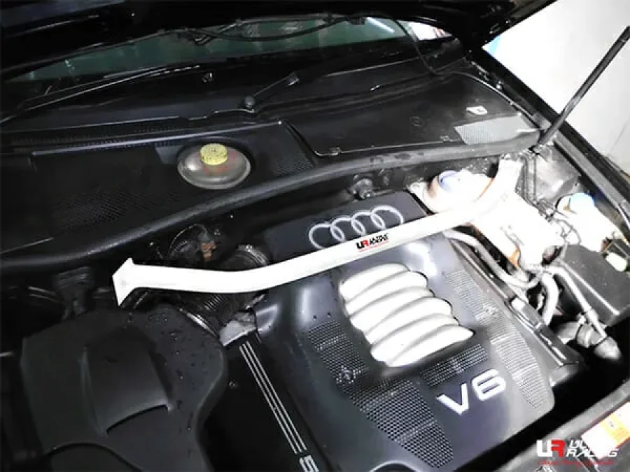 Ultra Racing Audi A6 C5 (TYP 4B) 2.4 V6 2WD 97-04 UltraRacing 2-Point Front Upper Strutbar (3195), référence TW2-3195